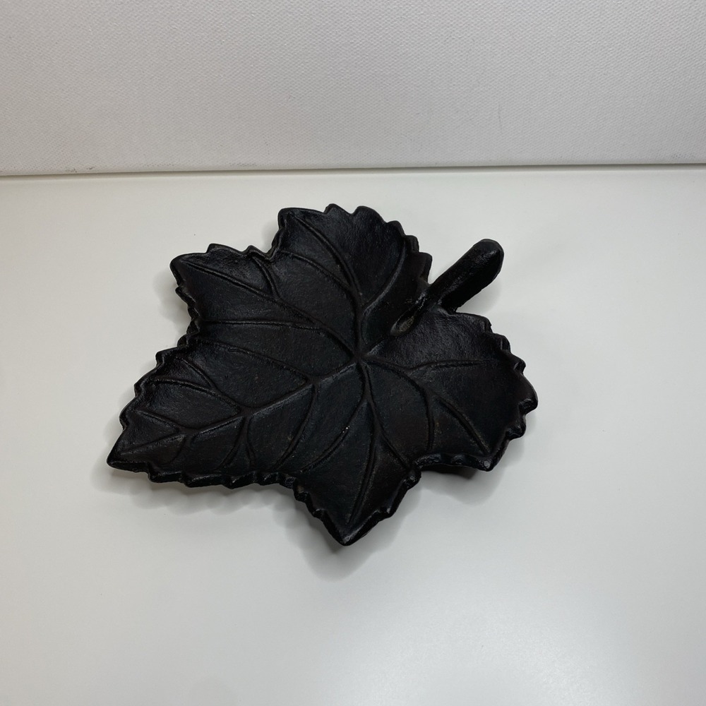 Vintage Cast Iron Fall Maple Leaf Trinket Dish. 5-1/2" x 4-3/4". Rustic Autumn